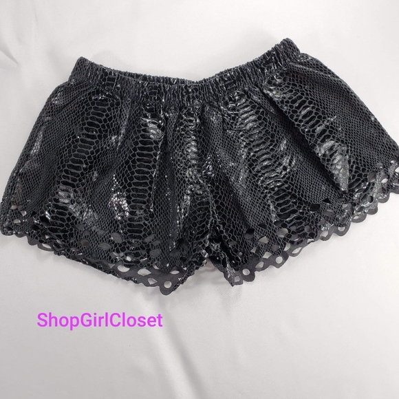 💥Just In💥English Rose Black Shorts..Sz Sm Junior